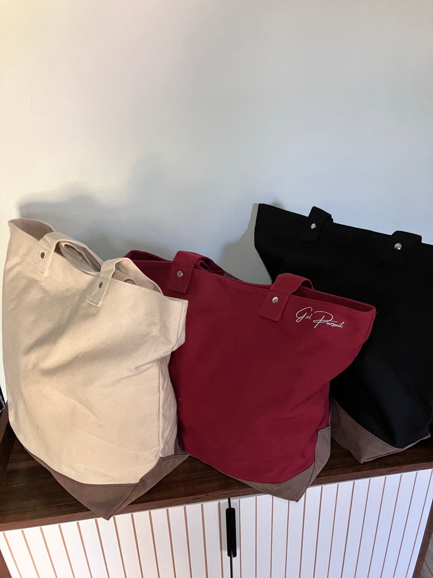 Chic Travel Tote Bag- Stylish & Versatile tote for Women