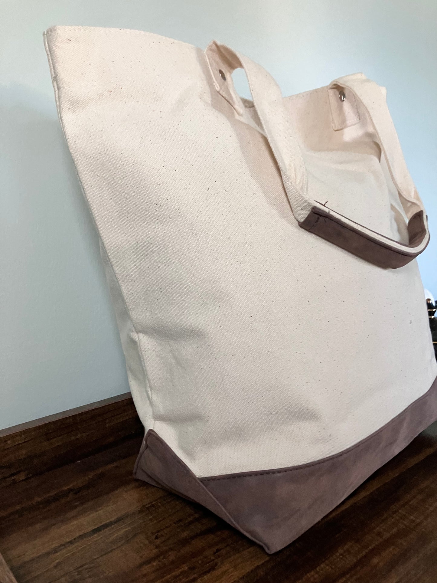 Chic Travel Tote Bag- Stylish & Versatile tote for Women
