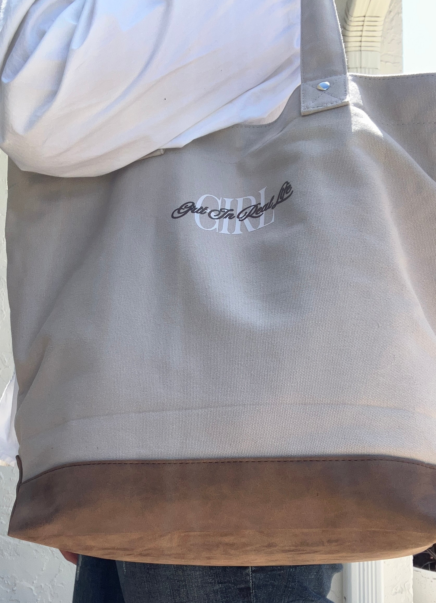 Chic Travel Tote Bag- Stylish & Versatile tote for Women