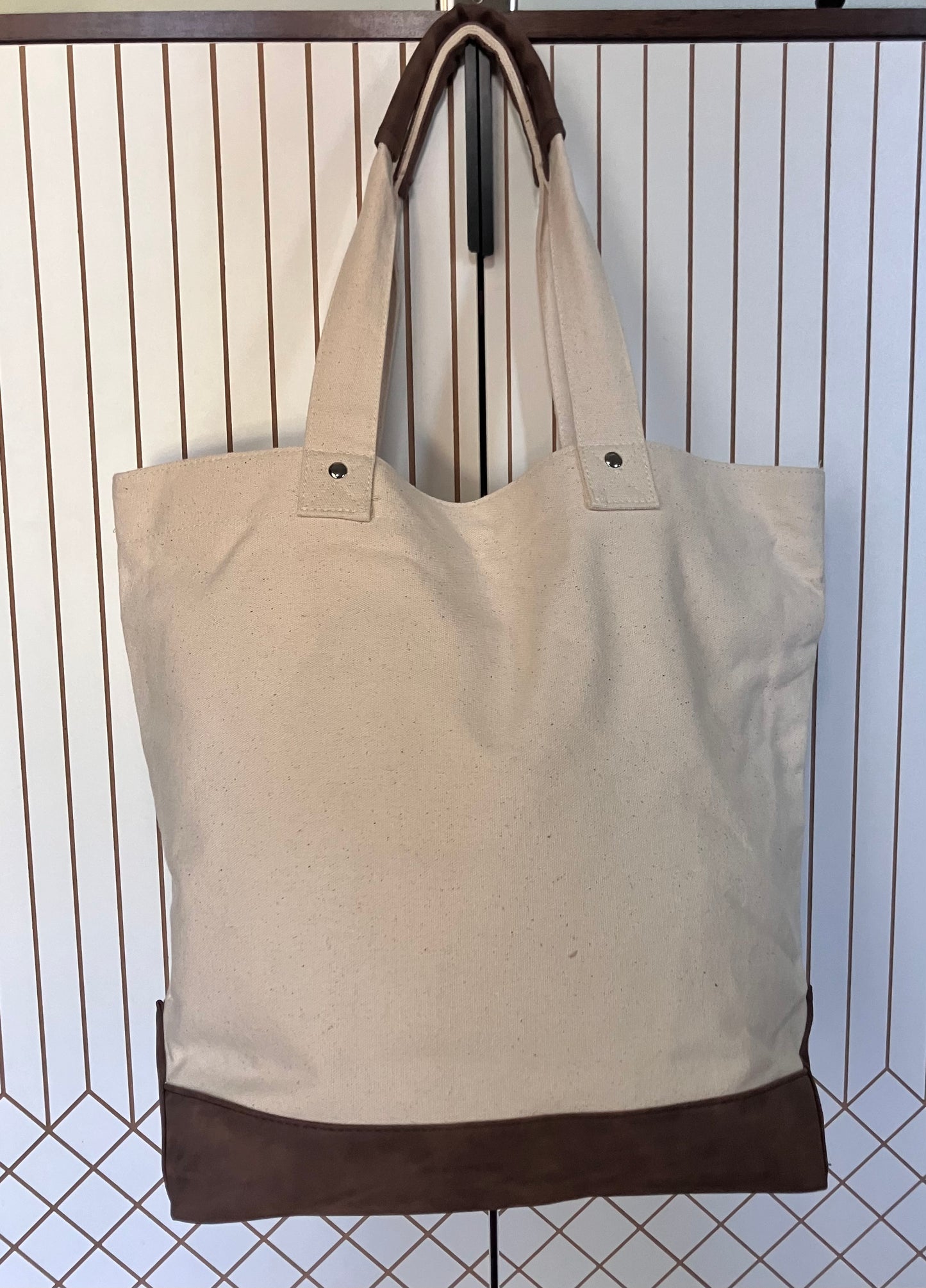 Chic Travel Tote Bag- Stylish & Versatile tote for Women