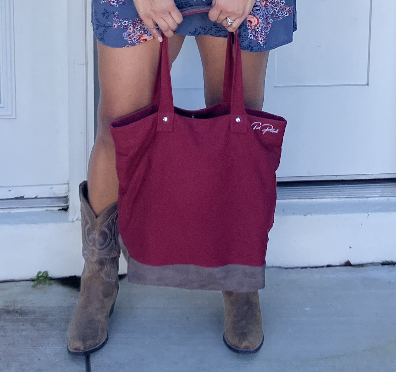 Chic Travel Tote Bag- Stylish & Versatile tote for Women